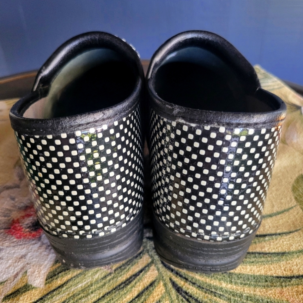 Dansko XP Black White Checkered Clogs Size 40 - Picture 3 of 4